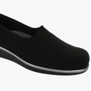 TRIPAD SAS . Slip on black round toe shoes, Size 10S (A or AA)